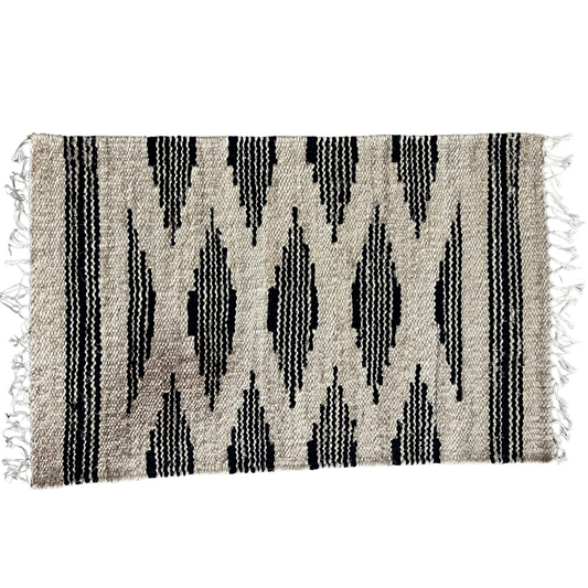 Diamond Patterned Banana Fibre Rug (2x4feet)